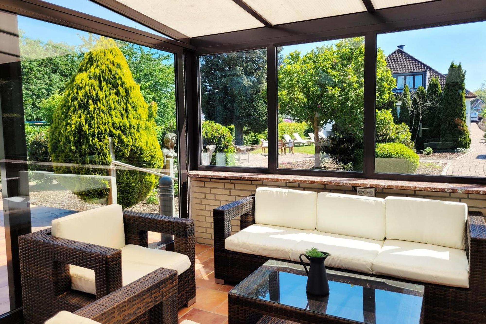 Moderne 1 Zimmer Ferienwohnung Mit Sonnenterrasse Und Parkplatz, In Ruhiger Lage, Nur Wenige Gehminuten Zum Ostsee Sandstrand Scharbeutz Exterior foto