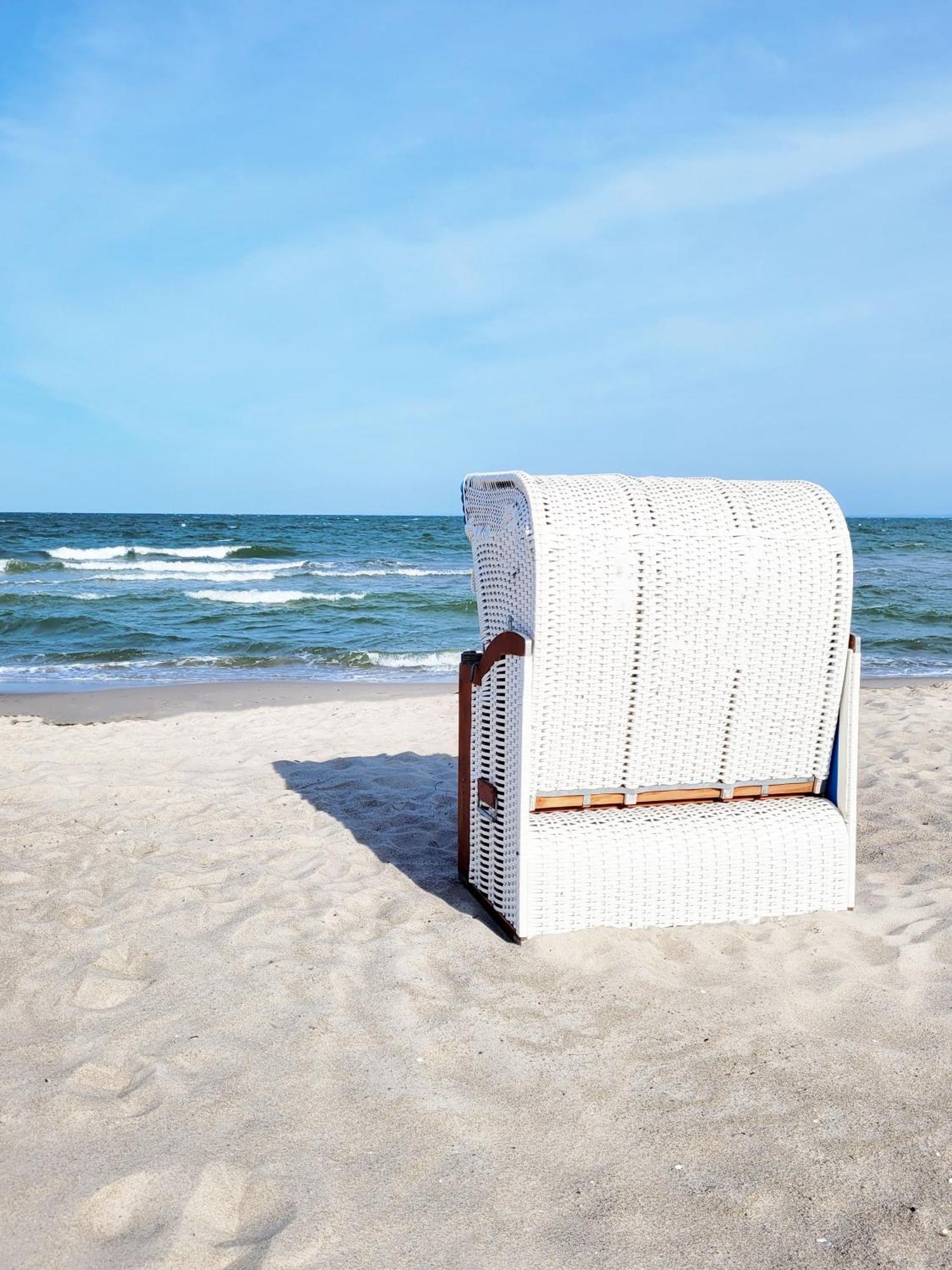 Moderne 1 Zimmer Ferienwohnung Mit Sonnenterrasse Und Parkplatz, In Ruhiger Lage, Nur Wenige Gehminuten Zum Ostsee Sandstrand Scharbeutz Exterior foto