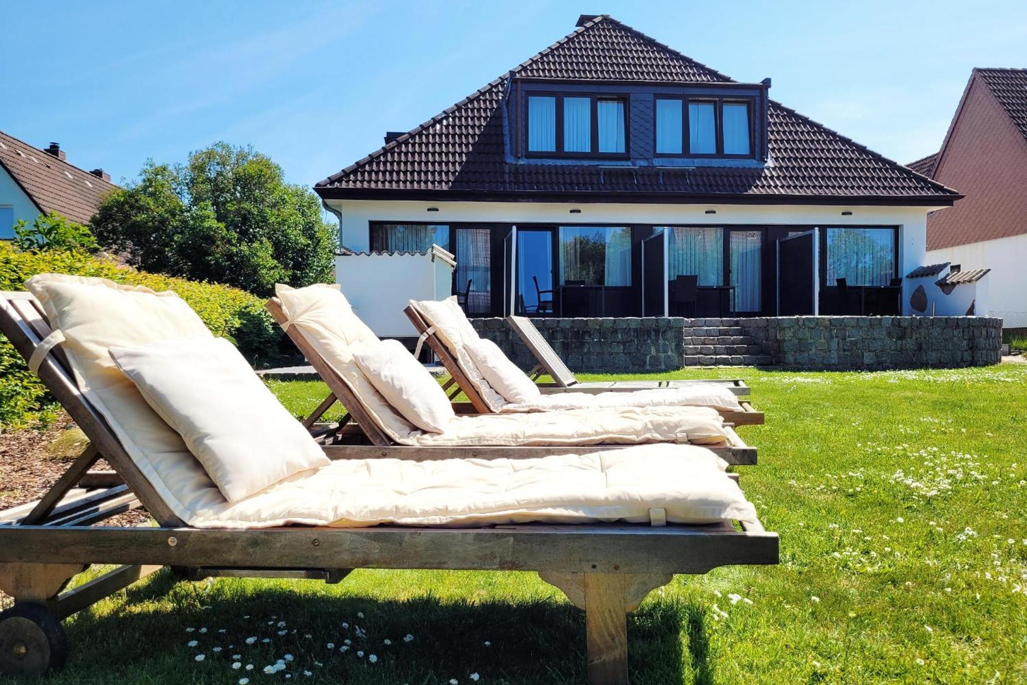 Moderne 1 Zimmer Ferienwohnung Mit Sonnenterrasse Und Parkplatz, In Ruhiger Lage, Nur Wenige Gehminuten Zum Ostsee Sandstrand Scharbeutz Exterior foto